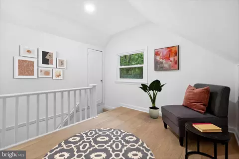 Entry Way - 20 Parkside Rd, Silver Spring, MD 20910 photo 6 of 9
