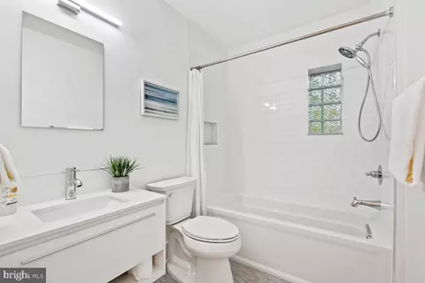 Bath - 20 Parkside Rd, Silver Spring, MD 20910 photo 1 of 5