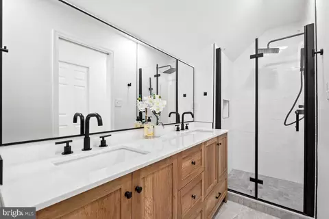 Bath - 20 Parkside Rd, Silver Spring, MD 20910 photo 2 of 5