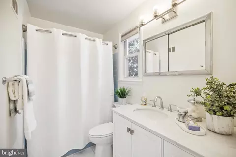 Bath - 1104 Dunoon Rd, Silver Spring, MD 20903 photo 3 of 4