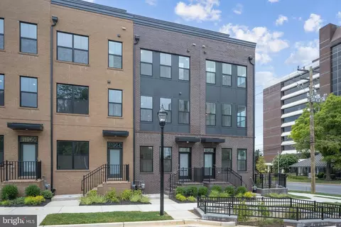 11966 Streamline Dr, North Bethesda, MD 20852