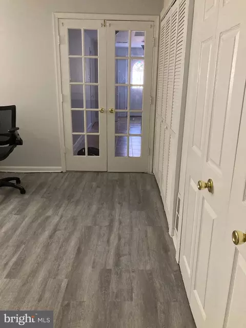 Entry Way - 2232 Wimbledon Cir, Silver Spring, MD 20906 photo 5 of 12