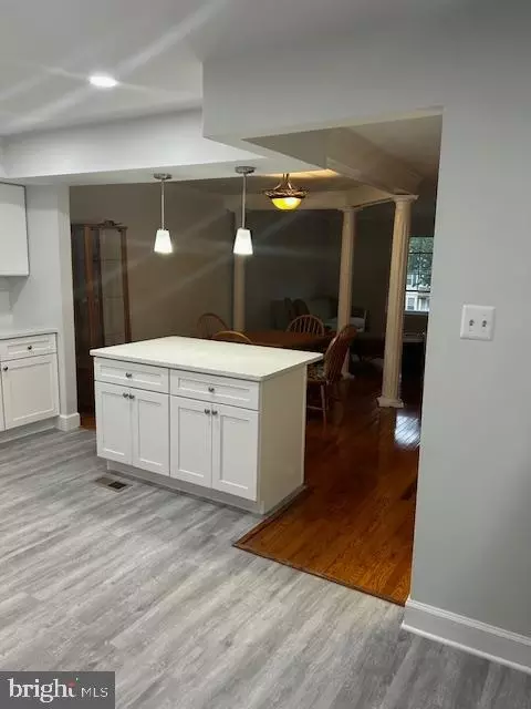 Entry Way - 2232 Wimbledon Cir, Silver Spring, MD 20906 photo 2 of 12