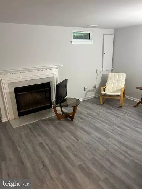 Living - 2232 Wimbledon Cir, Silver Spring, MD 20906 photo 2 of 5