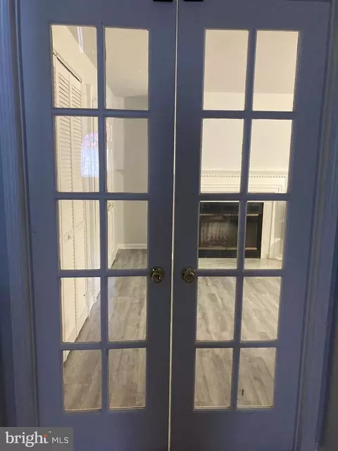 Entry Way - 2232 Wimbledon Cir, Silver Spring, MD 20906 photo 4 of 12