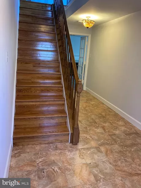 Entry Way - 2232 Wimbledon Cir, Silver Spring, MD 20906 photo 9 of 12