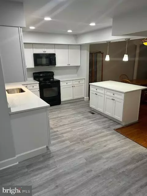 Kitchen - 2232 Wimbledon Cir, Silver Spring, MD 20906 photo 3 of 7