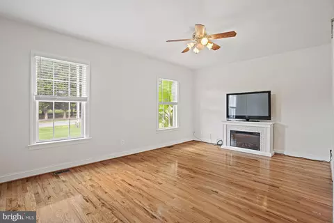 15601 Thompson Rd, Silver Spring, MD 20905 photo 20