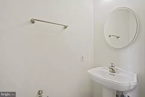 15601 Thompson Rd, Silver Spring, MD 20905 photo 9
