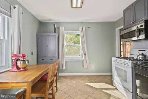 Kitchen - 1104 Dennis Ave, Silver Spring, MD 20901 photo 4 of 6