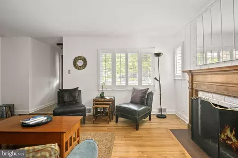 Living - 1104 Dennis Ave, Silver Spring, MD 20901 photo 1 of 1