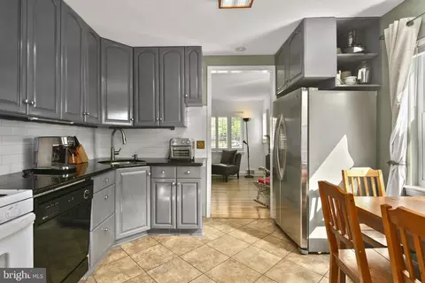 Kitchen - 1104 Dennis Ave, Silver Spring, MD 20901 photo 6 of 6