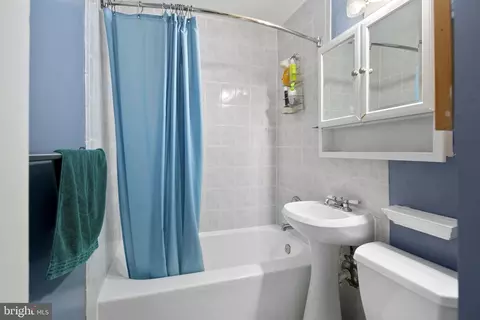 Bath - 1104 Dennis Ave, Silver Spring, MD 20901 photo 1 of 1