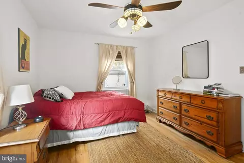 Bedroom - 1104 Dennis Ave, Silver Spring, MD 20901 photo 4 of 9