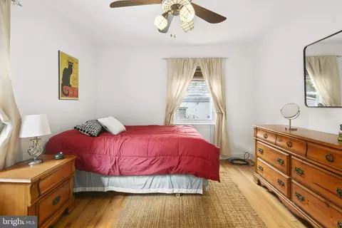 Bedroom - 1104 Dennis Ave, Silver Spring, MD 20901 photo 3 of 9