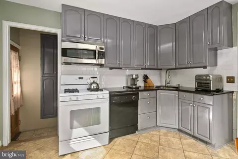 Kitchen - 1104 Dennis Ave, Silver Spring, MD 20901 photo 2 of 6