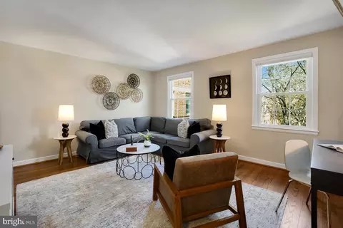 Living - 2211 Washington Ave #301, Silver Spring, MD 20910 photo 3 of 3