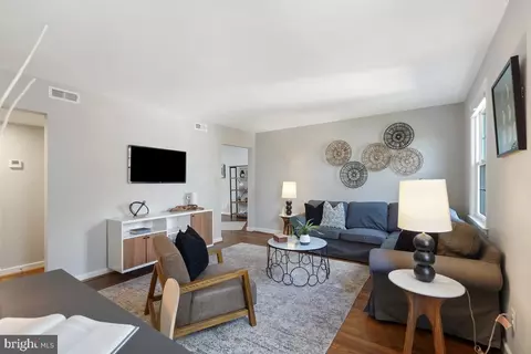 Living - 2211 Washington Ave #301, Silver Spring, MD 20910 photo 2 of 3