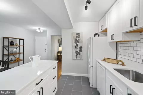 Kitchen - 2211 Washington Ave #301, Silver Spring, MD 20910 photo 4 of 4