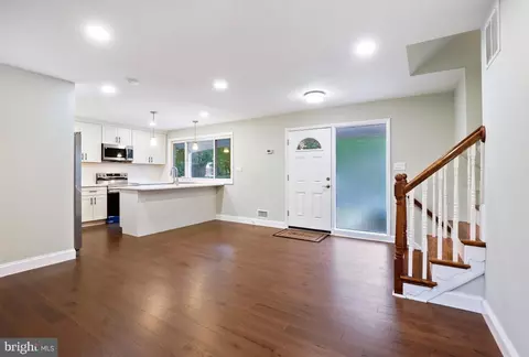 807 Lowander Ln, Silver Spring, MD 20901 photo 5