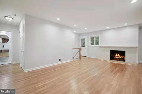 Living - 1009 Roswell Dr, Silver Spring, MD 20901 photo 1 of 4