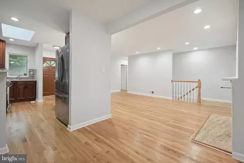 Entry Way - 1009 Roswell Dr, Silver Spring, MD 20901 photo 1 of 3