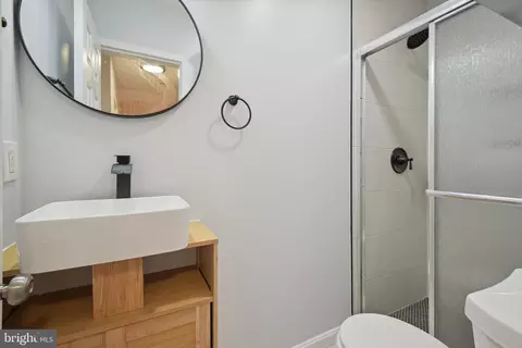 Bath - 1009 Roswell Dr, Silver Spring, MD 20901 photo 1 of 3