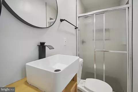 Bath - 1009 Roswell Dr, Silver Spring, MD 20901 photo 2 of 3