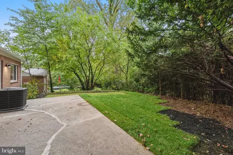 Exterior - 1009 Roswell Dr, Silver Spring, MD 20901 photo 5 of 5
