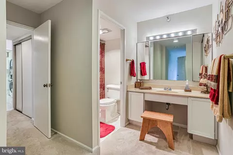 Bath - 15101 Interlachen Dr #1-504, Silver Spring, MD 20906 photo 1 of 4