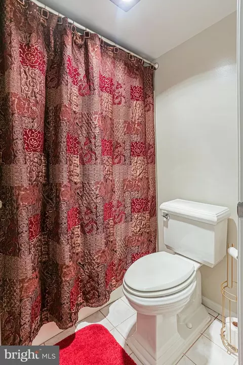 Bath - 15101 Interlachen Dr #1-504, Silver Spring, MD 20906 photo 2 of 4