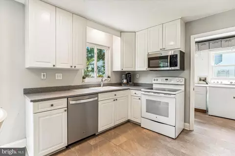 9013 Paddock Ln, Potomac, MD 20854 photo 14