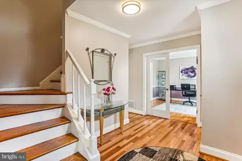 9013 Paddock Ln, Potomac, MD 20854 photo 3