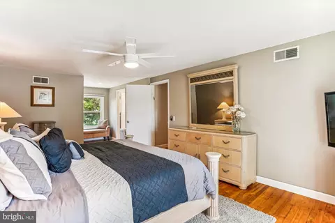 9013 Paddock Ln, Potomac, MD 20854 photo 24