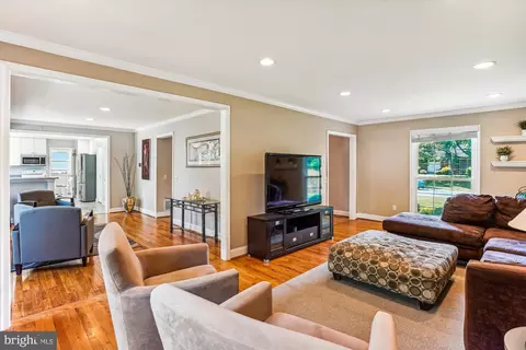 9013 Paddock Ln, Potomac, MD 20854 photo 7