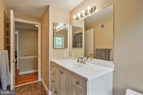 9013 Paddock Ln, Potomac, MD 20854 photo 34