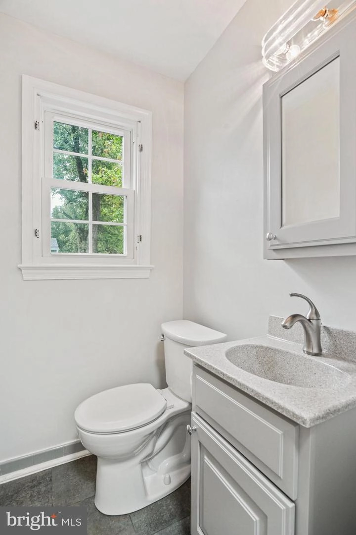 Bath - 805 Guilford St, Silver Spring, MD 20901 photo 2 of 9