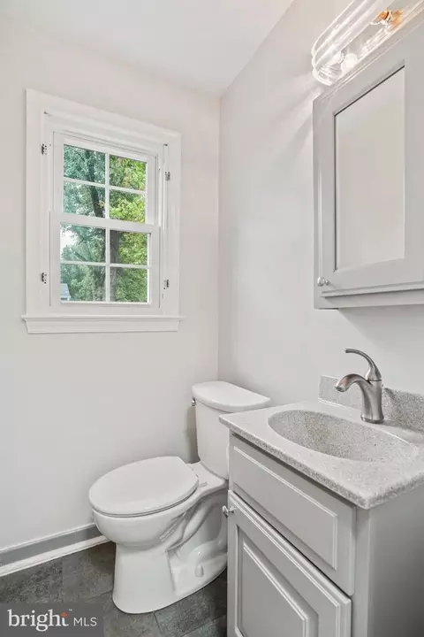 Bath - 805 Guilford St, Silver Spring, MD 20901 photo 2 of 9