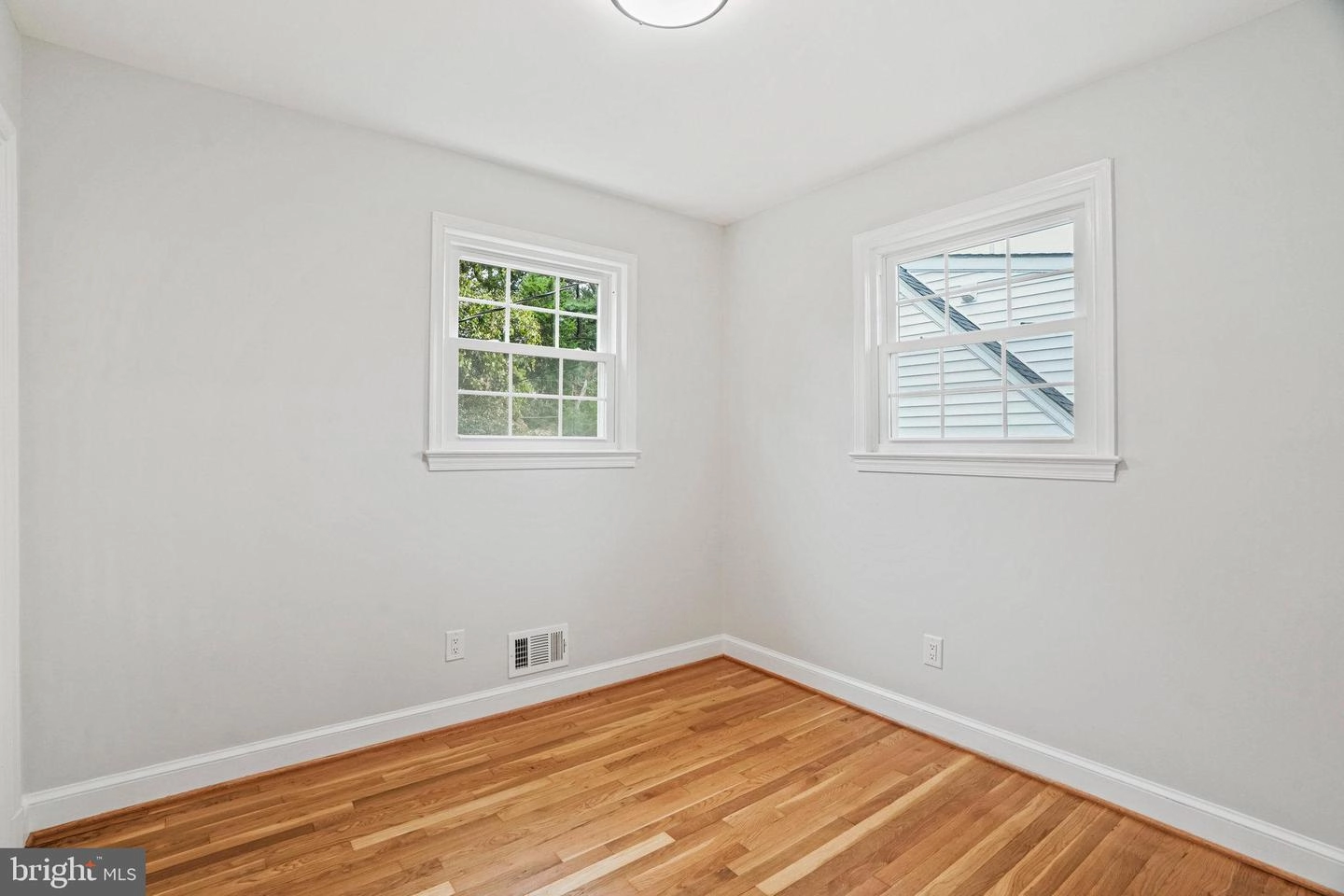 Bedroom - 805 Guilford St, Silver Spring, MD 20901 photo 3 of 7
