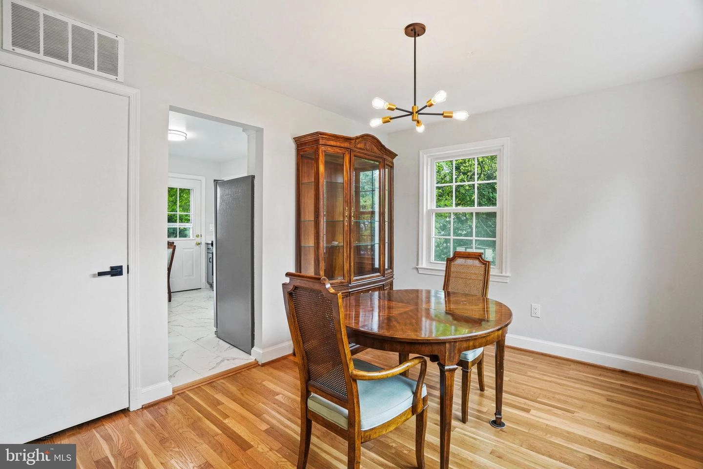 Dining - 805 Guilford St, Silver Spring, MD 20901 photo 1 of 2