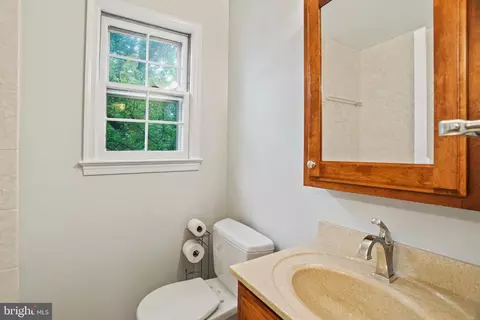 Bath - 805 Guilford St, Silver Spring, MD 20901 photo 6 of 9