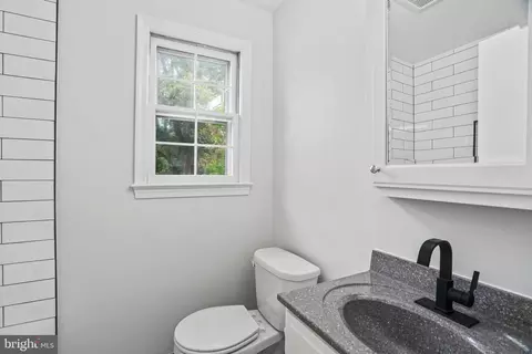 Bath - 805 Guilford St, Silver Spring, MD 20901 photo 3 of 9