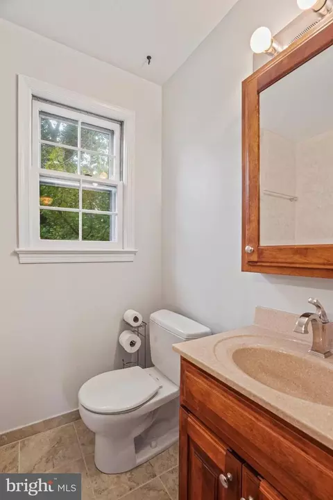 Bath - 805 Guilford St, Silver Spring, MD 20901 photo 7 of 9