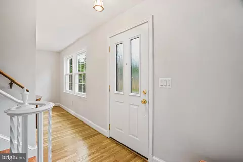 Entry Way - 805 Guilford St, Silver Spring, MD 20901 photo 2 of 4