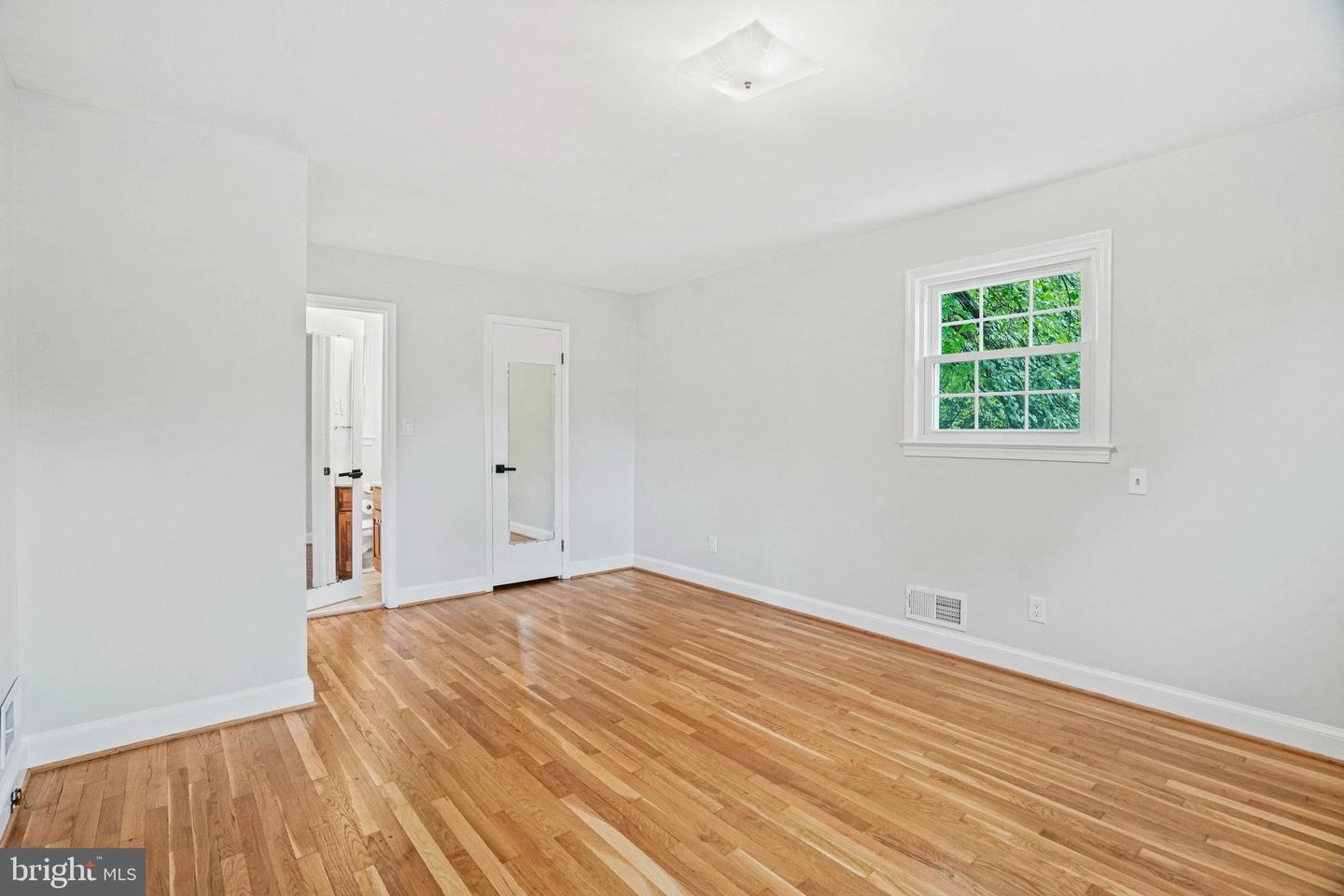Bedroom - 805 Guilford St, Silver Spring, MD 20901 photo 5 of 7