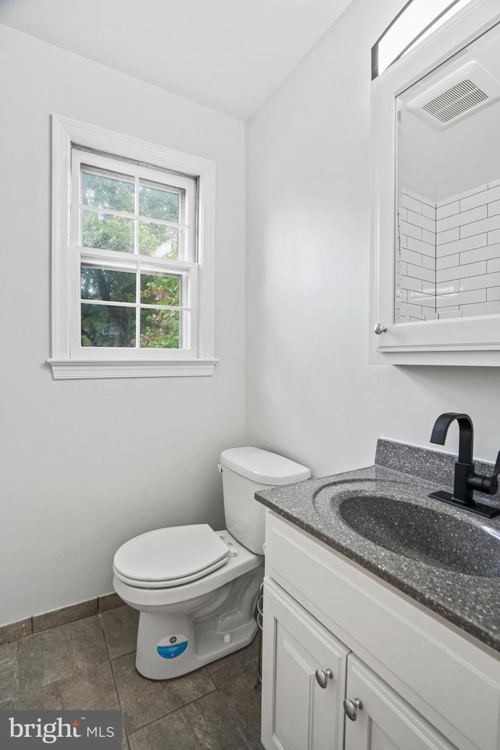 Bath - 805 Guilford St, Silver Spring, MD 20901 photo 4 of 9