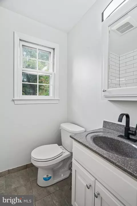 Bath - 805 Guilford St, Silver Spring, MD 20901 photo 4 of 9