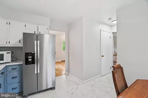 Entry Way - 805 Guilford St, Silver Spring, MD 20901 photo 3 of 4