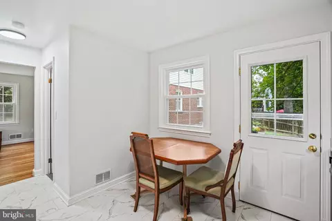 Entry Way - 805 Guilford St, Silver Spring, MD 20901 photo 4 of 4