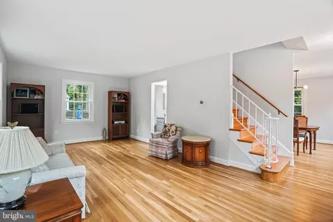 Living - 805 Guilford St, Silver Spring, MD 20901 photo 2 of 3